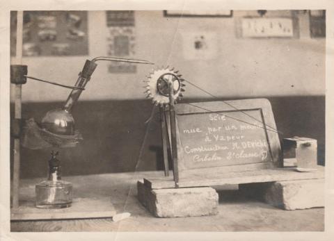  photos de matériel classes de R. et A.Faure 