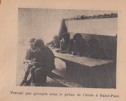 Travail par groupes à Saint-Paul " entre la page 112 et113